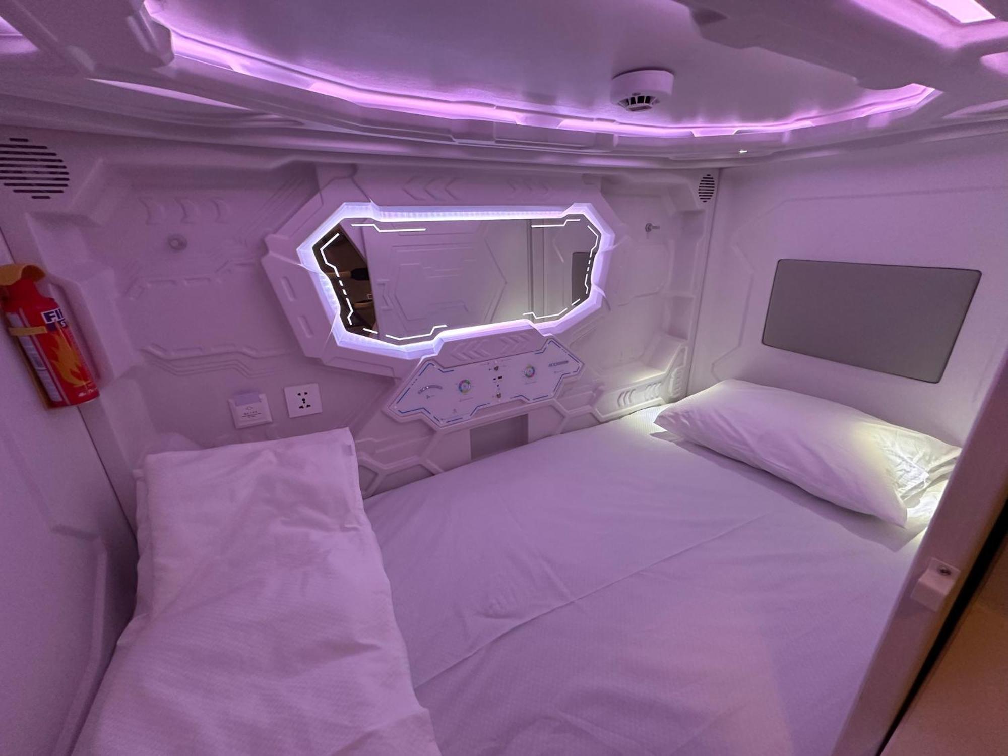 Blr Pods Hotell Bangalore Exteriör bild