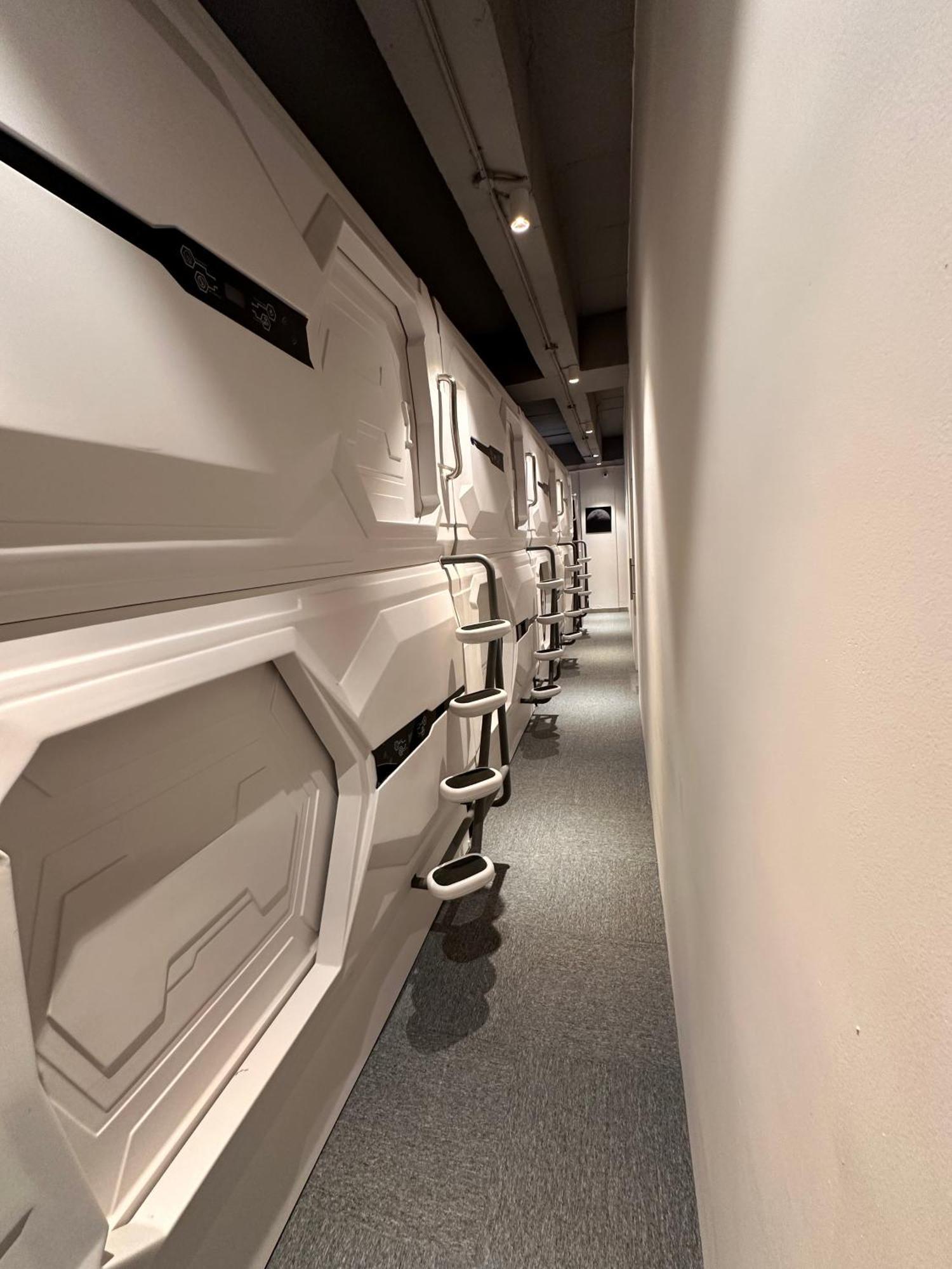 Blr Pods Hotell Bangalore Exteriör bild