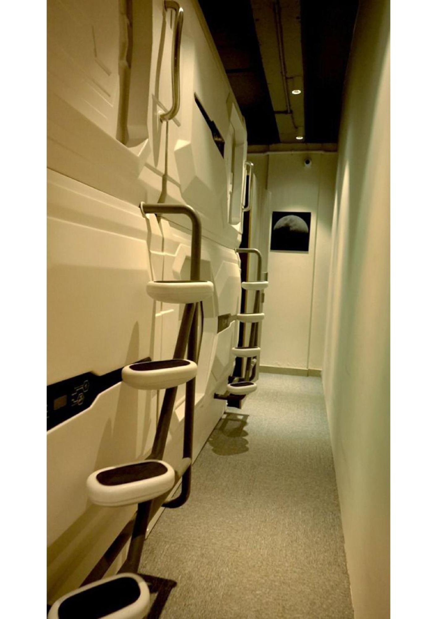 Blr Pods Hotell Bangalore Exteriör bild